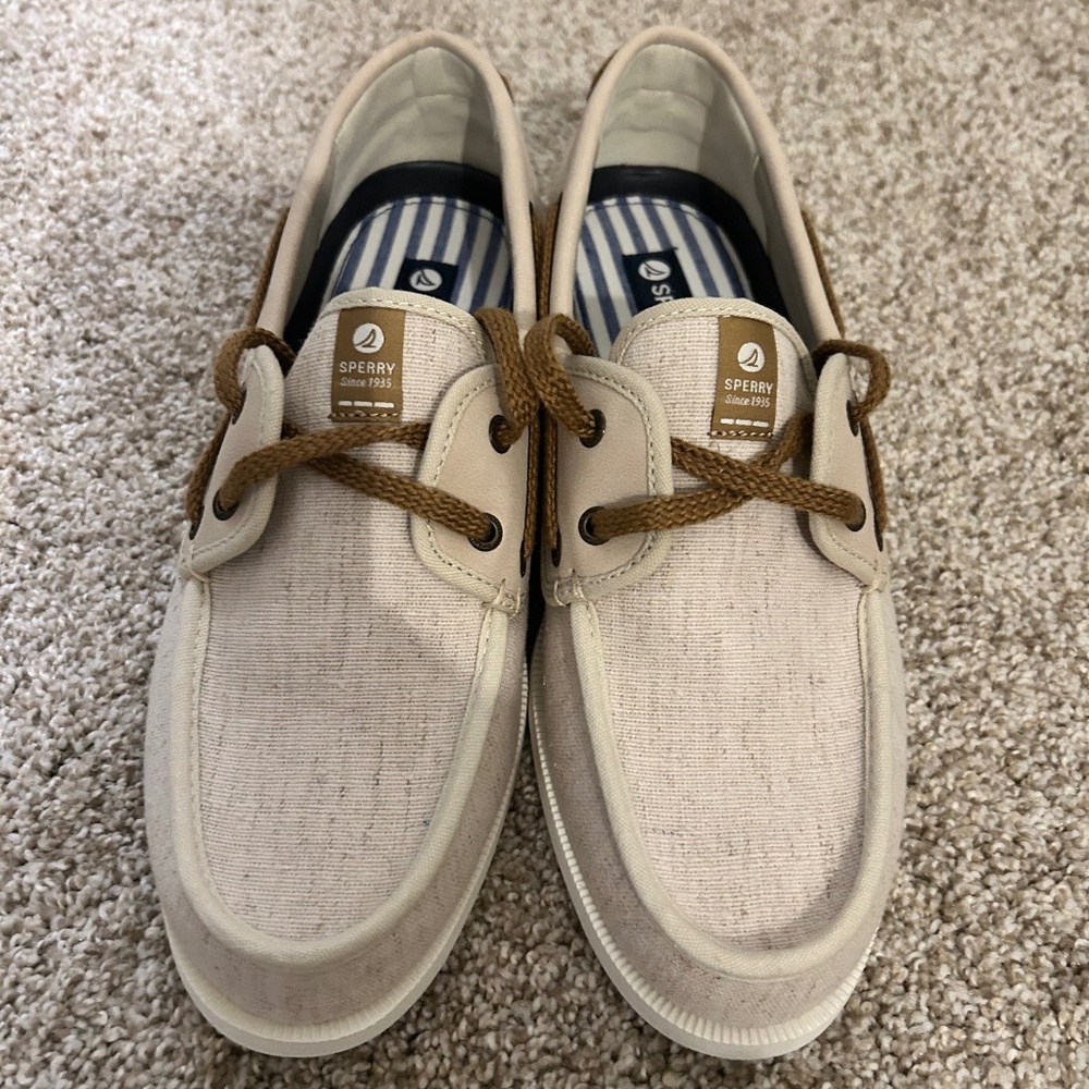 Men’s beige Sperry boat shoes